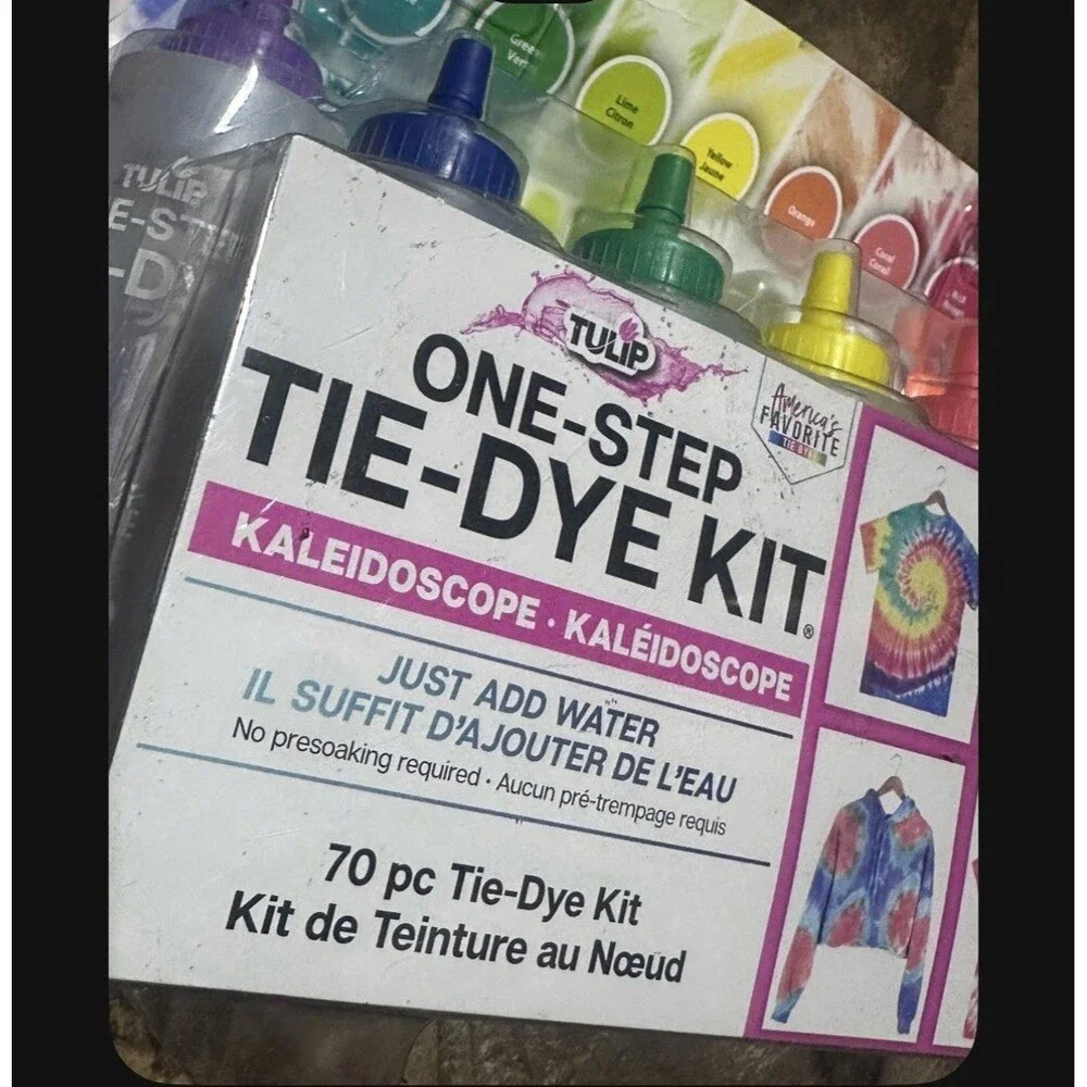 Tulip One-Step Kaleidoscope Tie-Dye Kit 70 Pc 12 Colors Up to 36 Projects